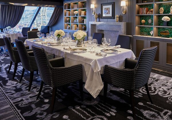 Regent Seven Seas Cruises - Seven Seas Splendor - The Study.jpg